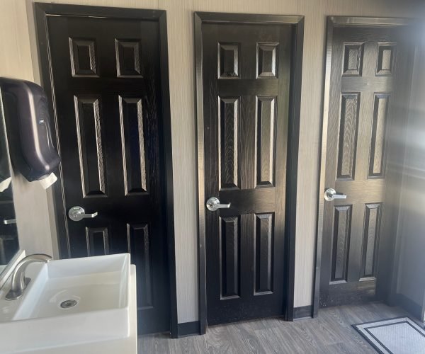 Luxury Bathroom Trailer Rentals in Beverly Hills