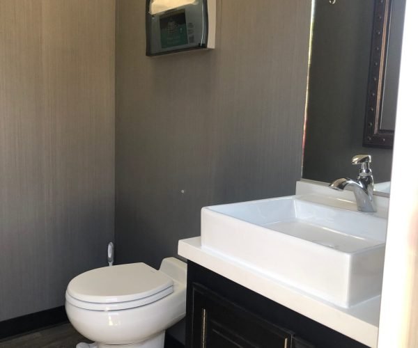 Mobile Bathroom Trailer Rental