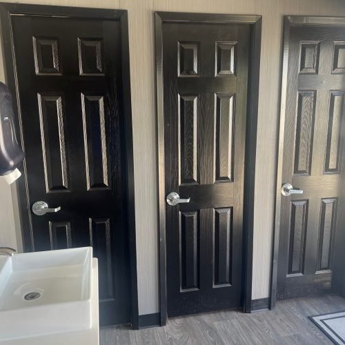 Luxury Bathroom Trailer Rentals in Beverly Hills